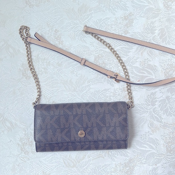 Michael Kors Jet Set large wallet on a chain
MK Signature crossbody - Picture 2 of 6